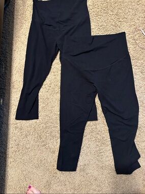 2 maternity old Navy cotton leggings Black High-Waist Yoga Leggings - Pair